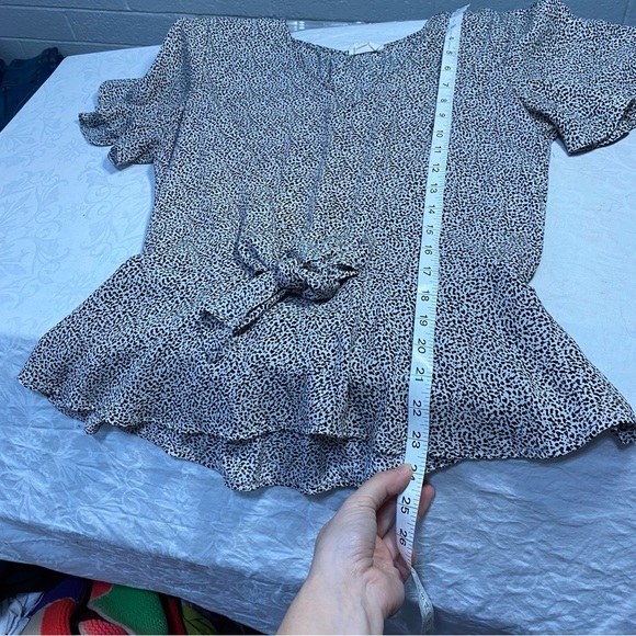 Flowy Lightweight Blouse Polka Dots Micro Animal Print Fitted V Neck Shortsleeve - Picture 5 of 9